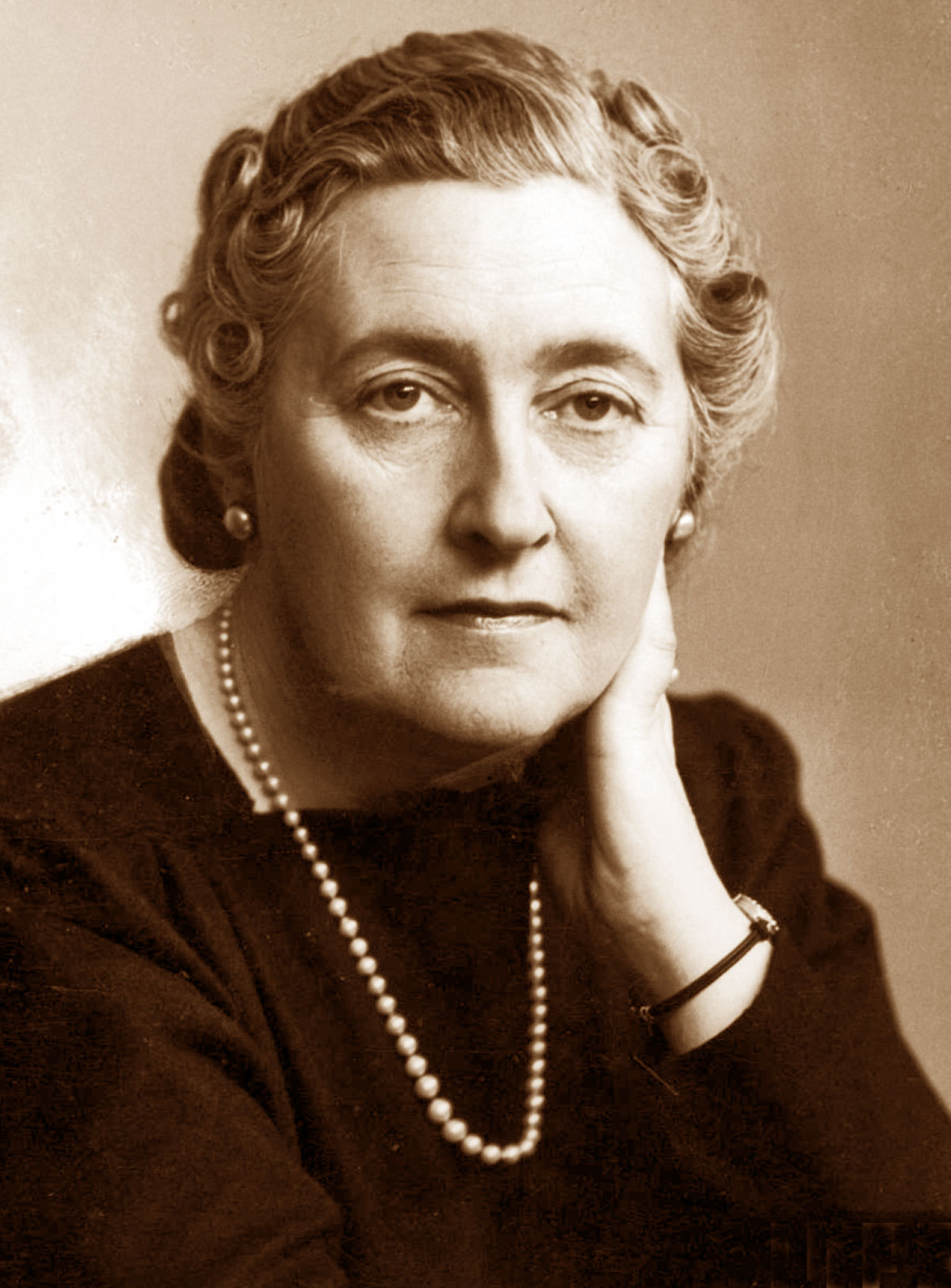 agatha christie biography