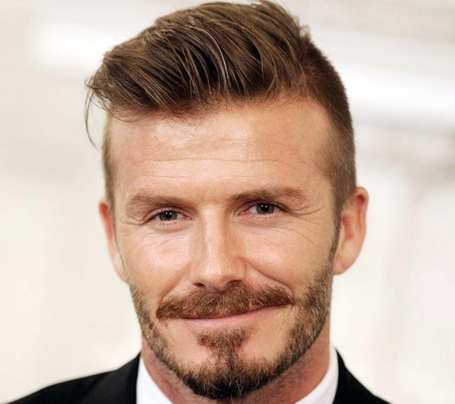 Una sciarpa David Beckham pende con orgoglio tra i cimeli dell'AC