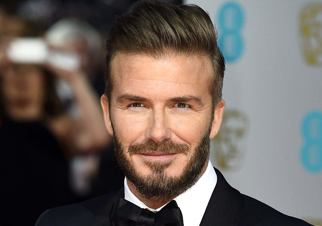 Una sciarpa David Beckham pende con orgoglio tra i cimeli dell'AC