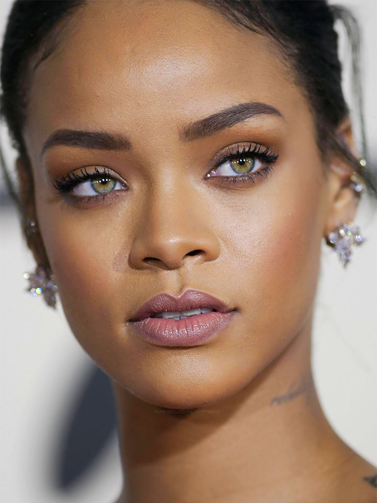Rihanna Biografia