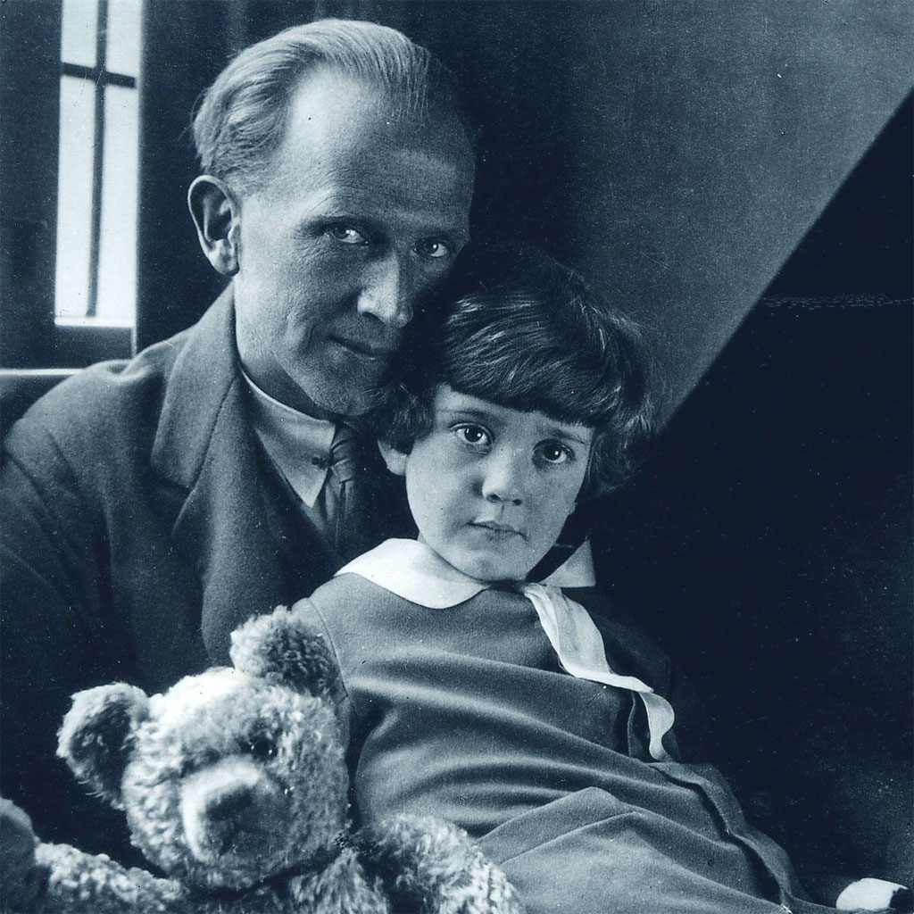 Alan Alexander Milne con il figlio Christopher